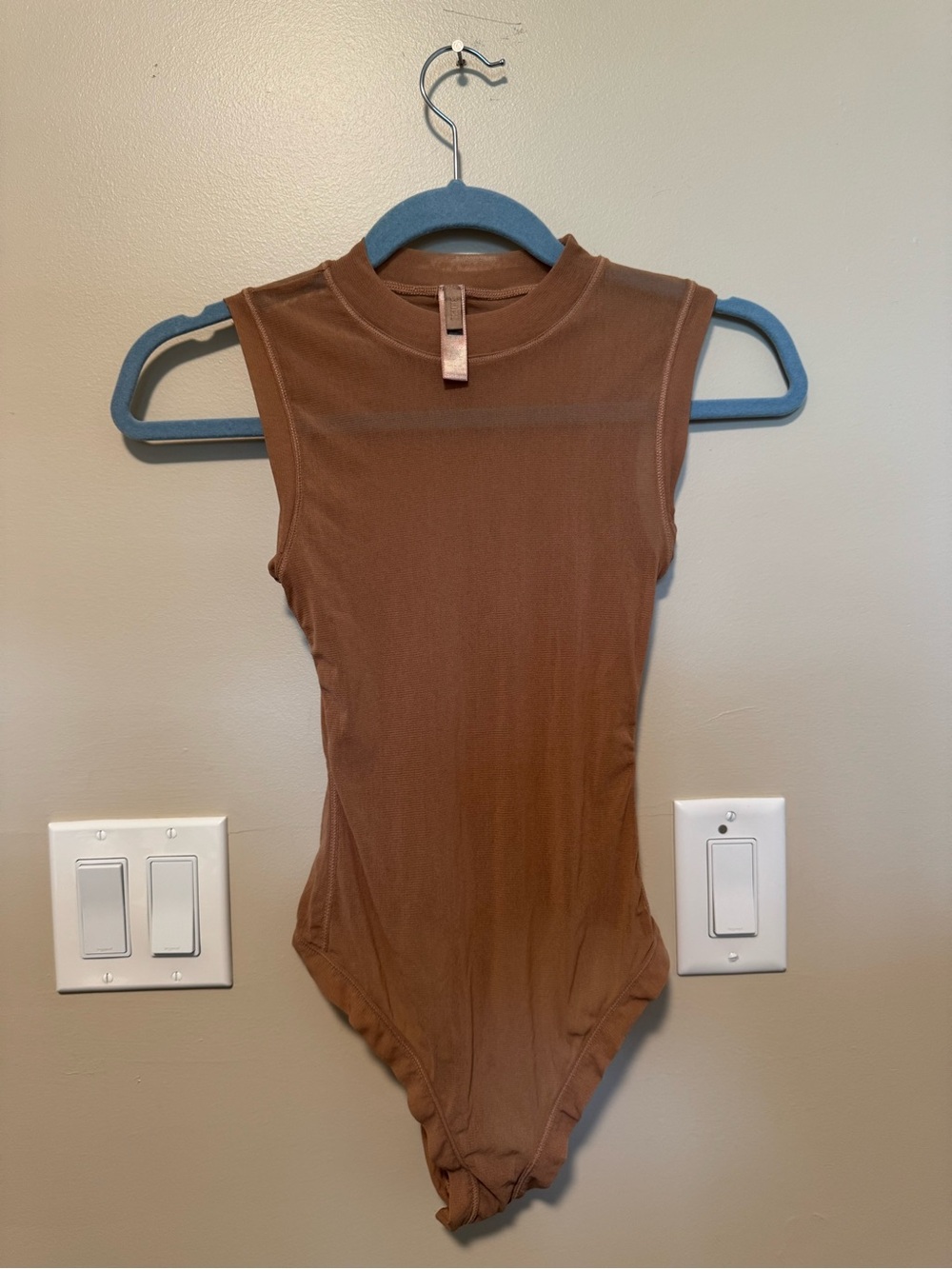 SKIMS Sleeveless Mock Neck Bodysuit - Chestnut